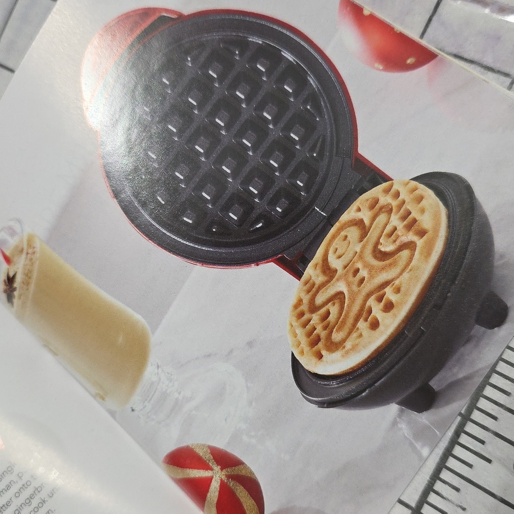 Compact Red Waffle Maker, Mini Gingerbread Man Maker, Dash, NIB - Picture 2 of 11